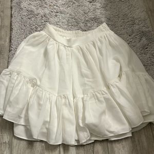 Mura Boutique White Flowy Skirt | XS